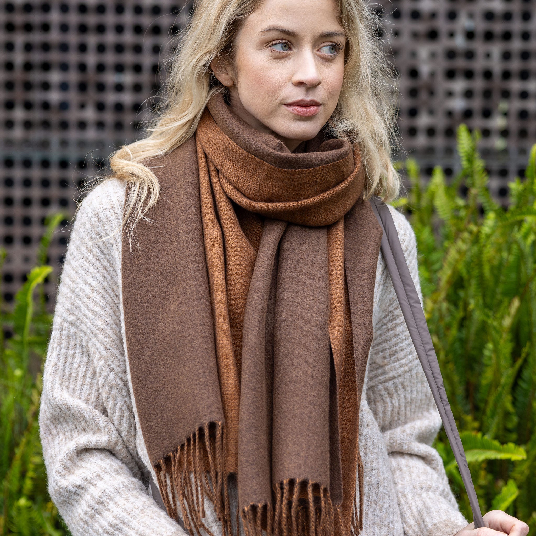 Mocha Mousse – Youzey