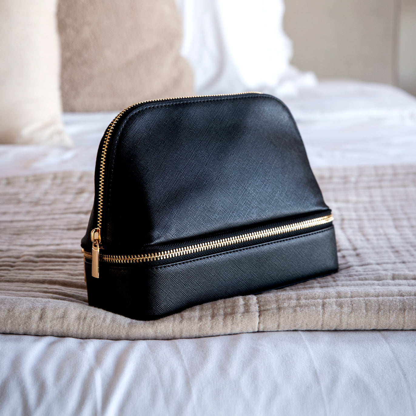 Jetsetter - The Curved Cosmetic Bag with Jewelry Organizer – Youzey